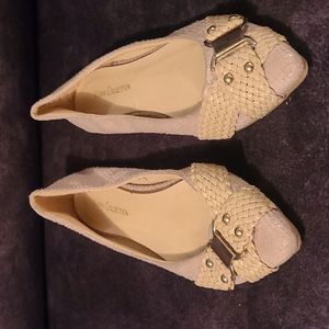 VINTAGE OFF-WHITE SNAKESKIN pointed flat with gold hardware